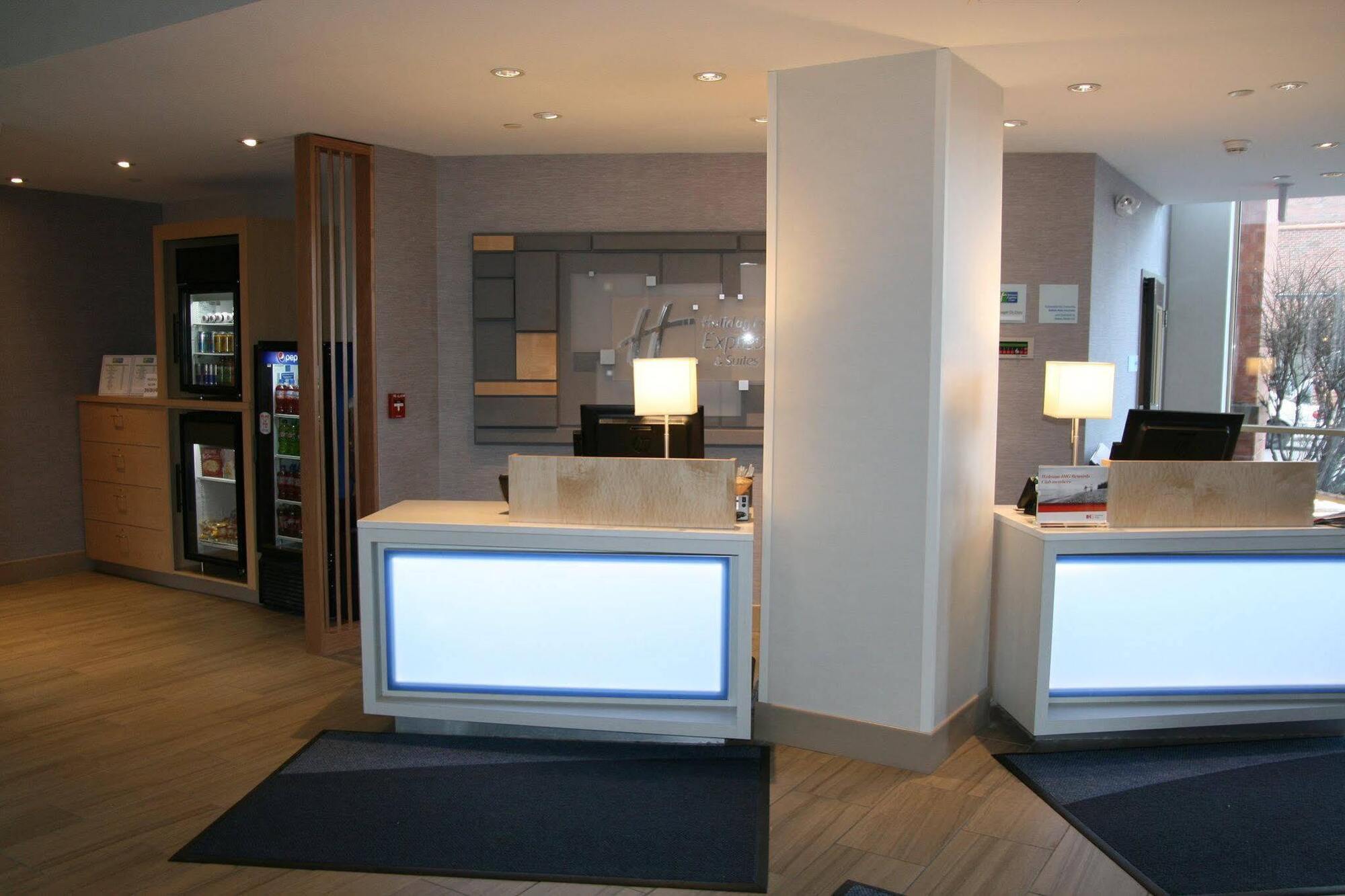 Holiday Inn Express & Suites Buffalo Downtown By Ihg Екстер'єр фото